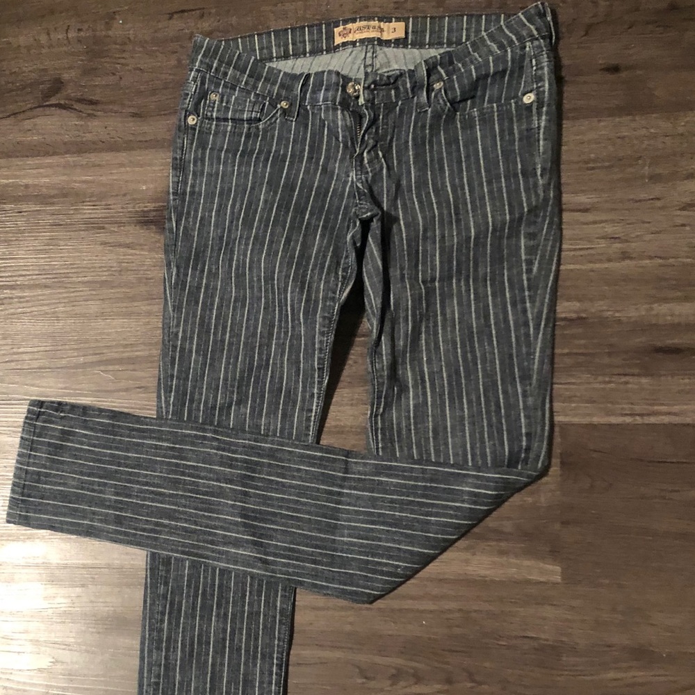Just USA Authentic Size 3 Stripped Jeans.